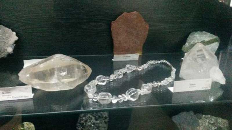 سنگ های معدنی در موزه معدن شناسی اورال (Ural Mineralogy Museum)
