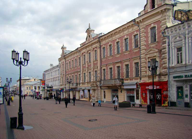 مغازه ها و سنگفرش خیابان تاریخی بولشایا پوکروفسکایا (Bolshaya Pokrovskaya Street)