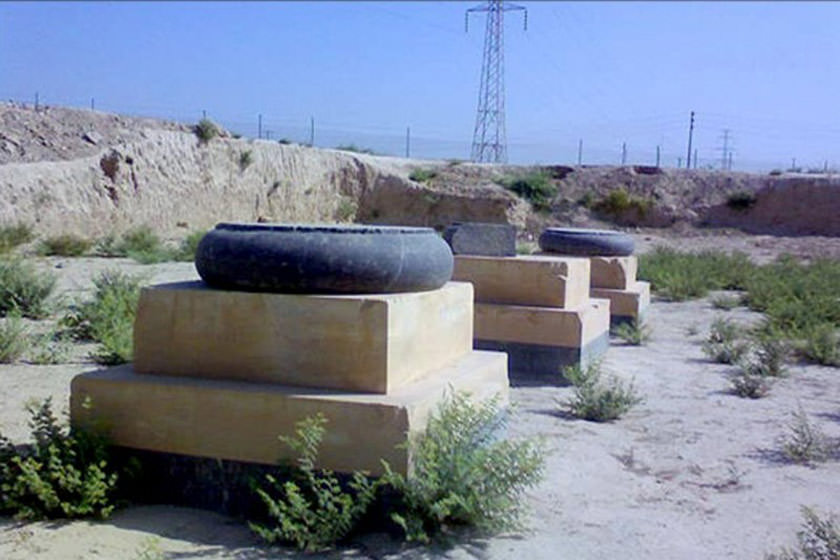 ‎کشف آجرهای تاریخی با قدمت هخامنشی در کاخ چرخاب
