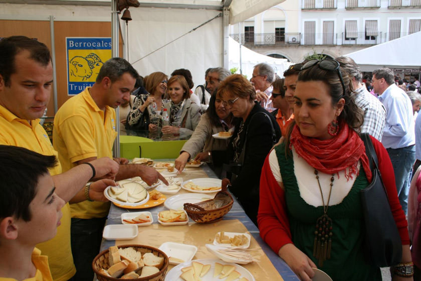 جشنواره ملی پنیر اسپانیا کی و کجا برگزار می‌شود؟