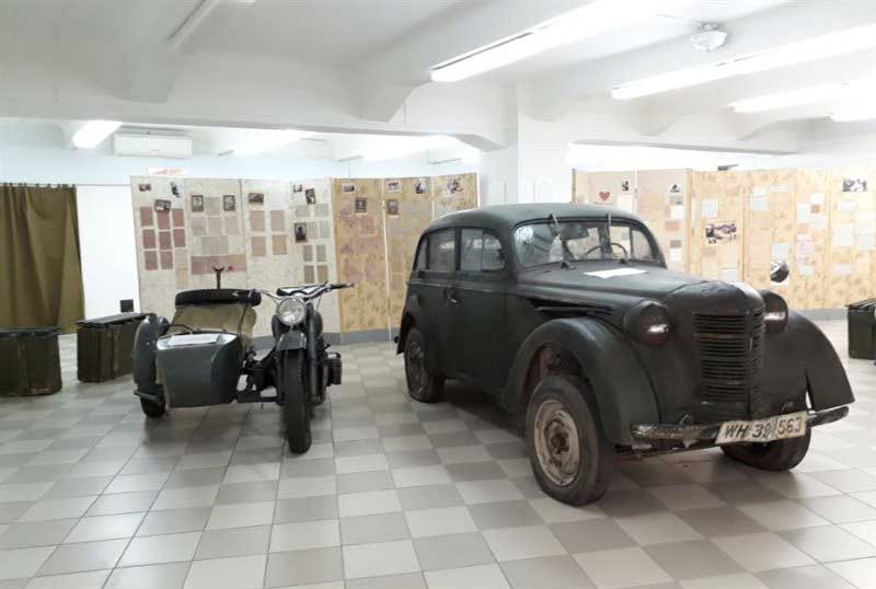 خود رو و موتورسیکلت کلاسیک در موزه تاریخ پامیات (Museum Pamyat)