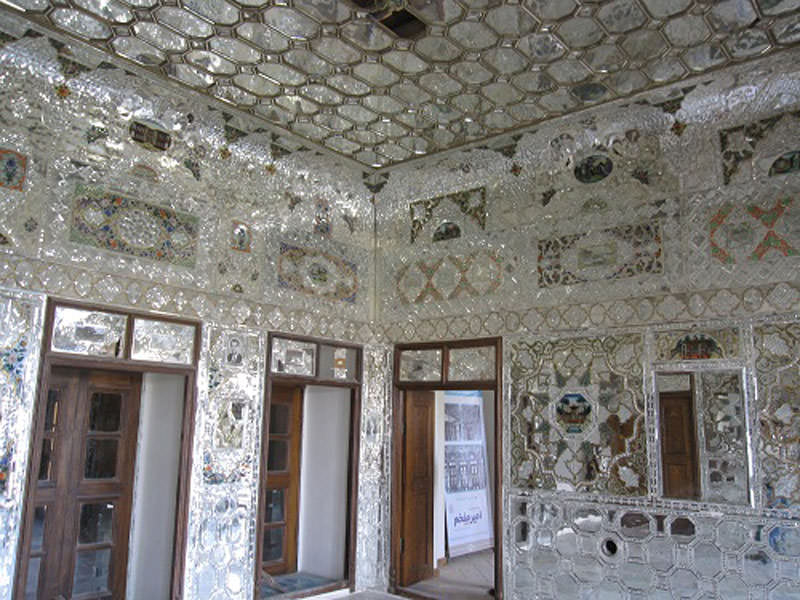 اتاق ایینه قلعه دزک
