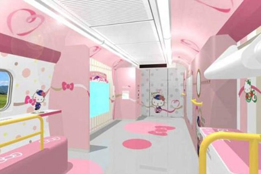 سفر جادویی؛ نمایی از داخل قطار تندروی ژاپنی با فضای «هلو کیتی»
