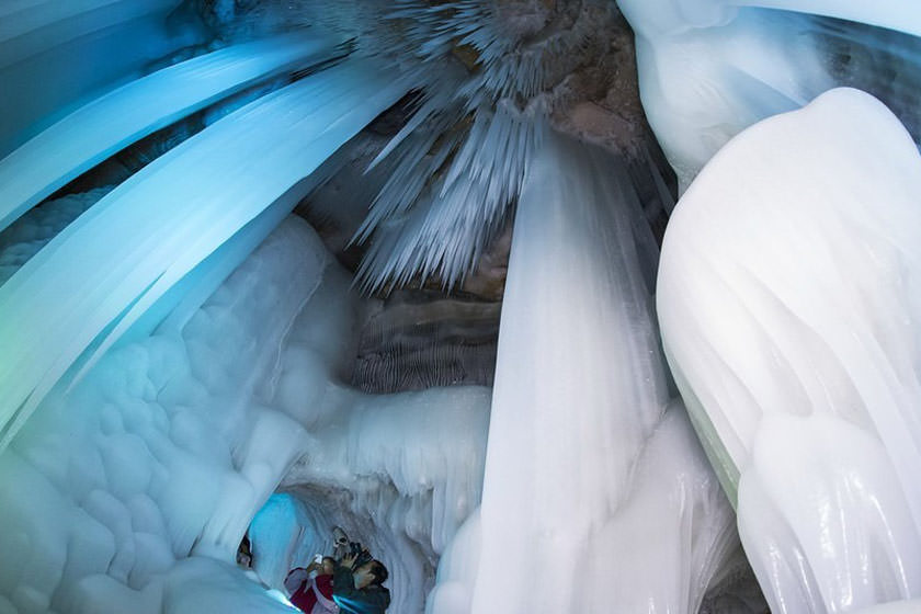غارهای یخی که در تابستان هم آب نمی‌شوند