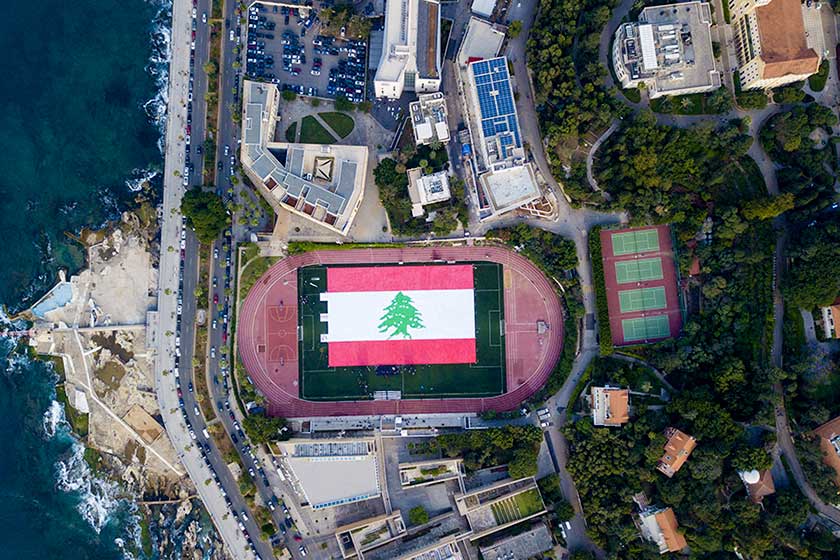 ساخت بزرگ ترین پرچم لبنان با دفتر