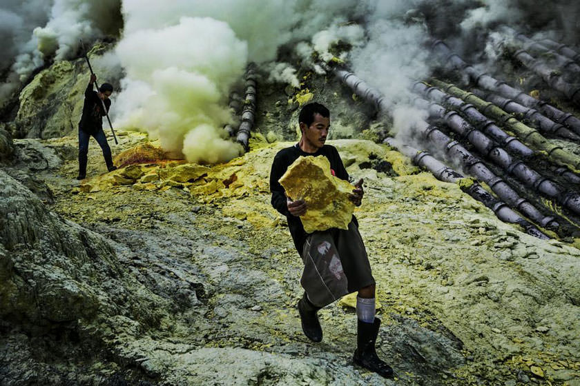 آتشفشان فعال ایجن اندونزی، منبع طلایی گوگرد