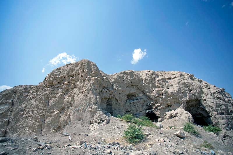 ویرانه های قلعه تاریخی الویر