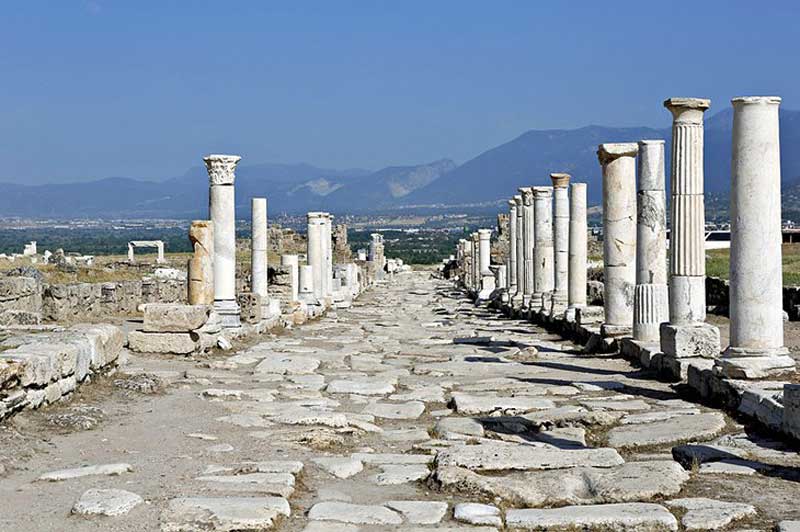 ستون ها و سرستونهای شهر تاریخی لاودیکیا (Laodikeia)