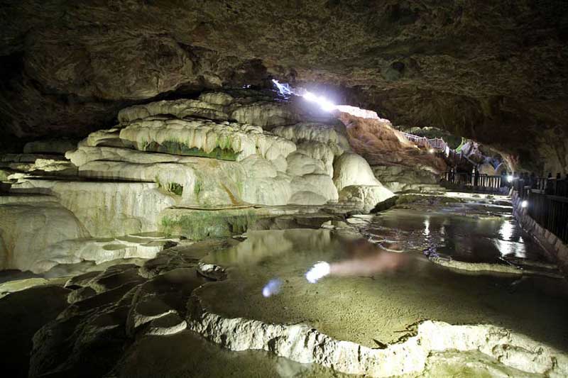 نمای داخلی و تاریک غار کاکلیک (Kaklik Cave)
