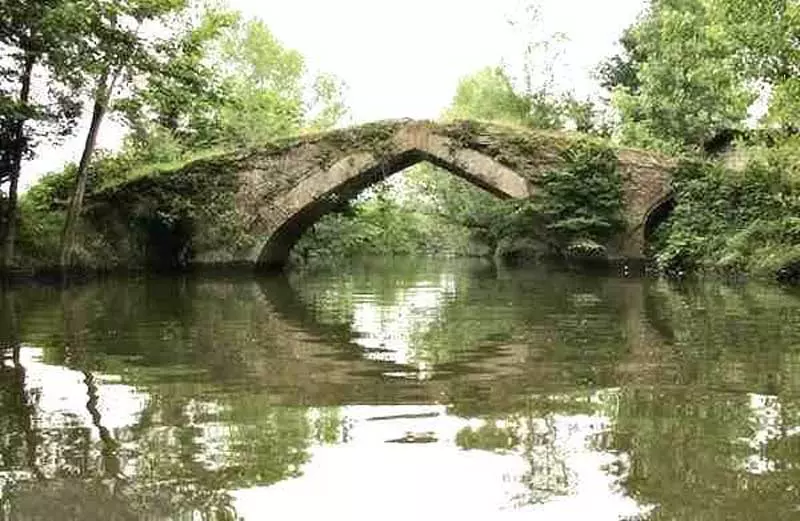 پل تاریخی شفا رود در منظره  سرسبز