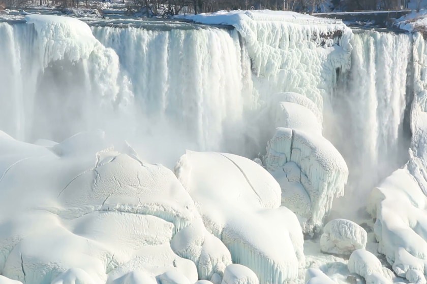 تماشا کنید؛ آبشار نیاگارا در زمستان