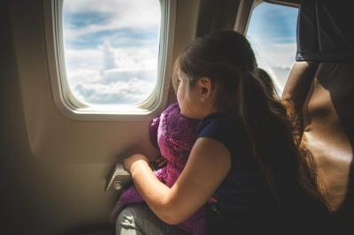 چگونه در هواپیما کودکان را آرام و سرگرم نگه داریم؟