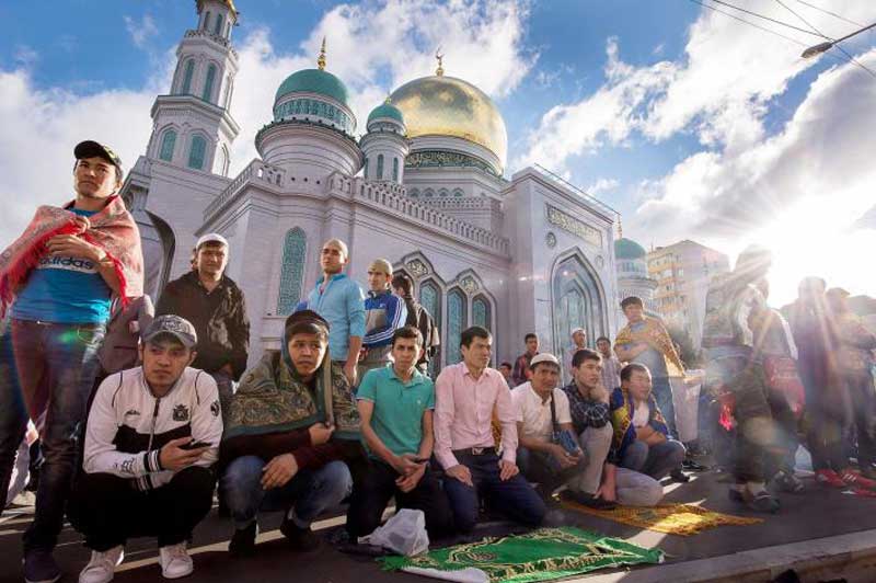 مسلمانان مسکو پس از نماز عید فطر