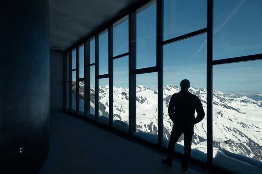 افتتاح موزه جیمز باند بر فراز قله کوه