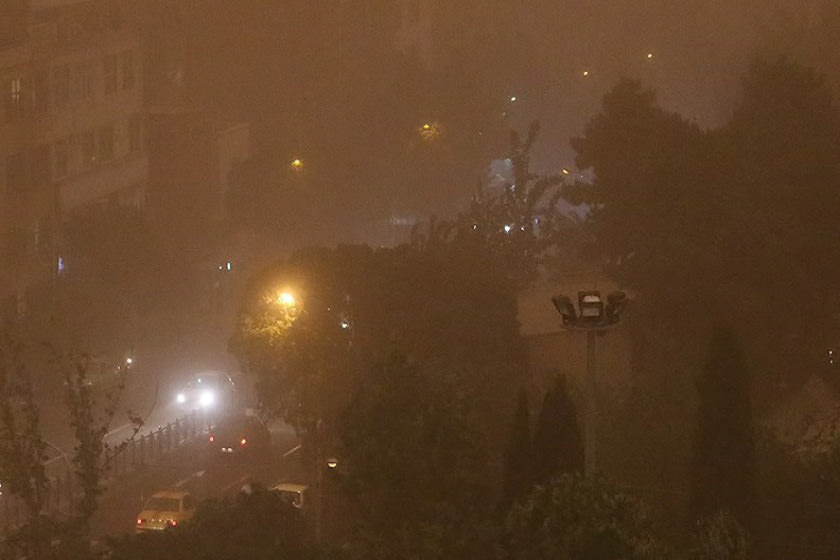 طوفان با سرعت ۸۵ کیلومتر بر ساعت تهران را درنوردید
