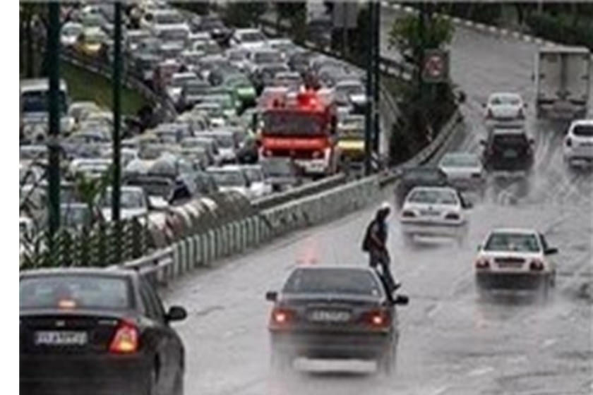 ترافیک نیمه سنگین در آزادراه تهران کرج و بارش باران در استان های شمالی