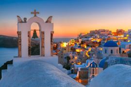 بهترین زمان سفر به سانتورینی؛ جواهر سفید دریای اژه در یونان