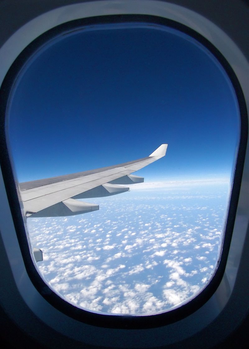 چرا پنجره هواپیما گرد است؟