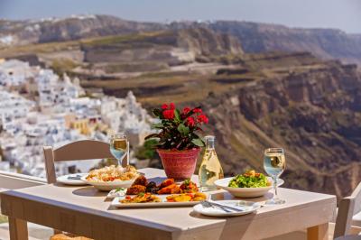 غذاهای محلی سانتورینی؛ شهر سفید و نیلی در یونان