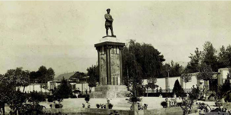 میدان بهارستان