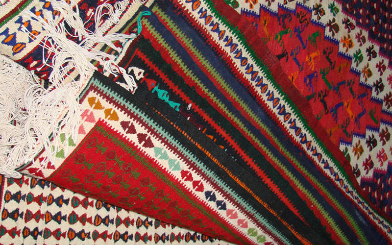 گلیم سنتی دستباف از سوغات آبادان
