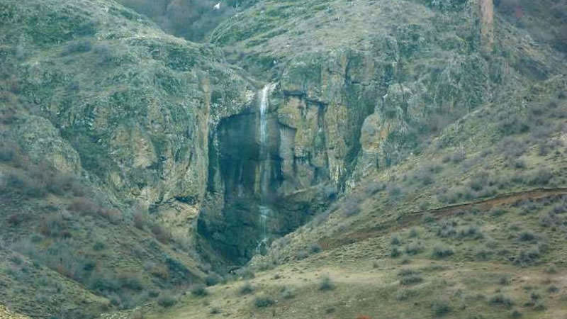 آبشار باباولی از زاویه دور دست