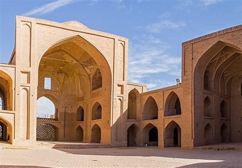 محوطه آفتابی مسجد جامع چهار ایوانی