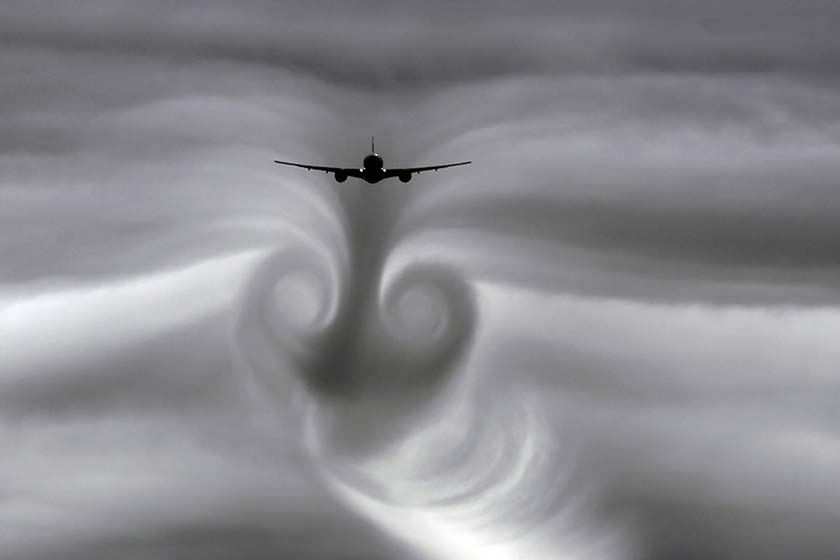 تلاطم جریان هوا چیست و چرا باعث تکان خوردن هواپیما می‌شود
