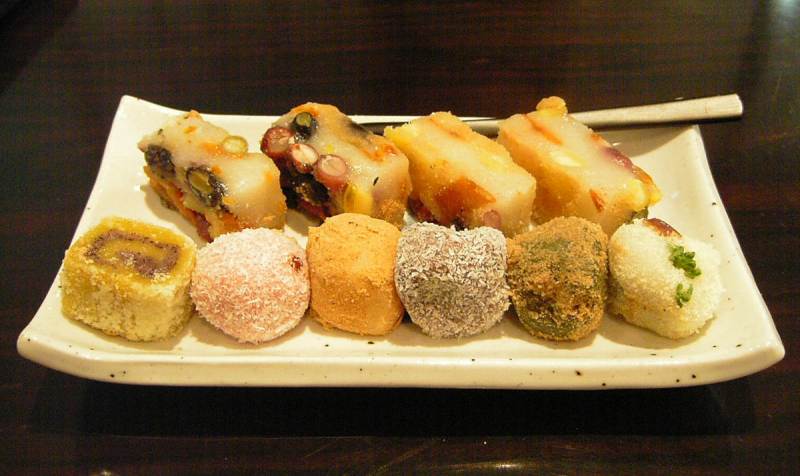 کیک برنجی و خوراکی های محتلف از سوغات سئول