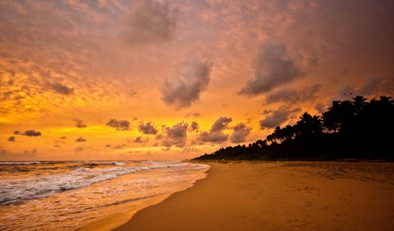 غروب خورشید در ساحل بنتوتا، سریلانکا