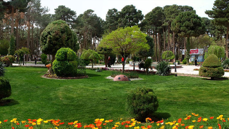 فضای سبز و درختان در پارک باغ ملی