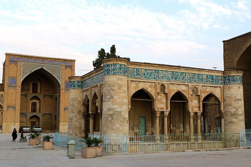  نمازگزاران در مسجد جامع عتیق 