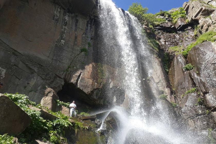 آبشار ورزان کجاست