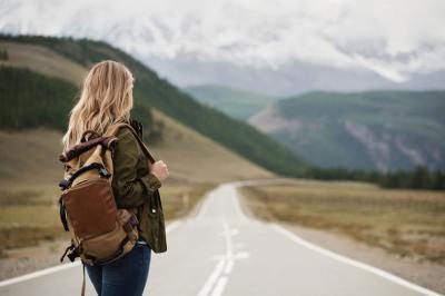 زن‌ها برای سفر انفرادی به چه تجهیزاتی نیاز دارند؟