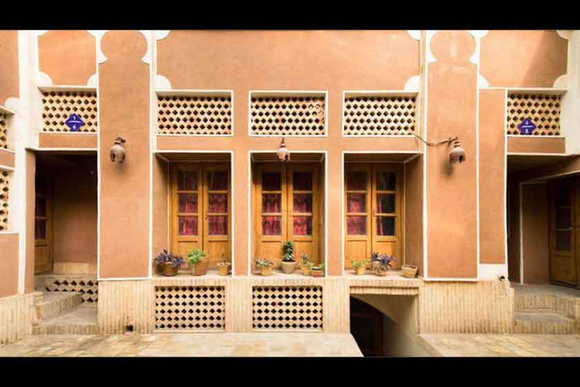 اقامتگاه سنتی علی بابا یزد مقایسه قیمت امکانات آدرس و تلفن