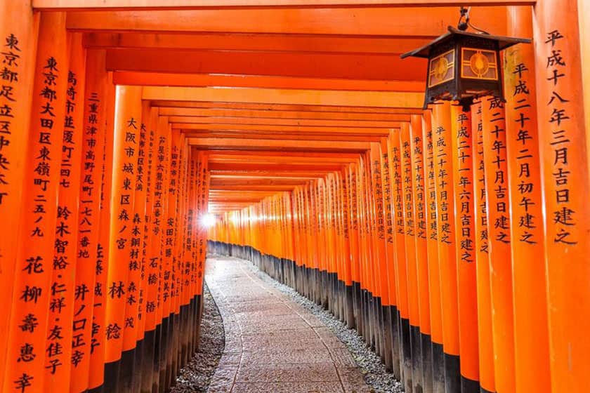 فوشیمی‌ ایناری؛ معبدی ژاپنی با هزاران دروازه نارنجی