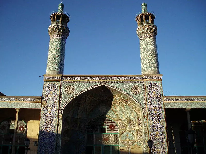 سردر ورودی و گلدسته های مسجد جامع همدان