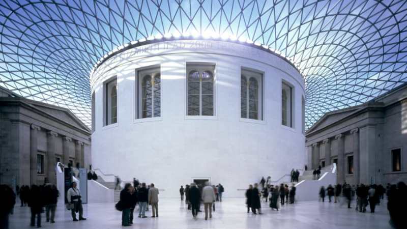 سالن دایره ای و سفید رنگ موزه بریتانیا