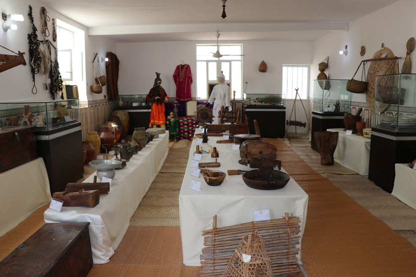 ازار و اشیای محلی در موزه مردم شناسی دیرستان