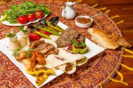 ۲۰ غذای خوشمزه آذربایجانی که حتما باید امتحان کنید