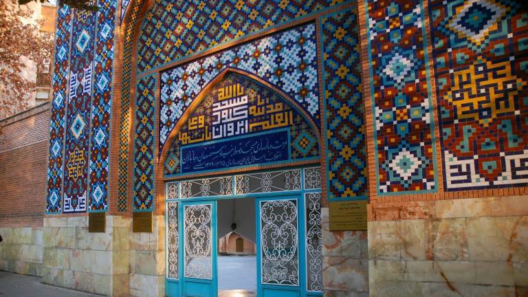 کاشی کاری های آبی و در مسجد آبی ایروان