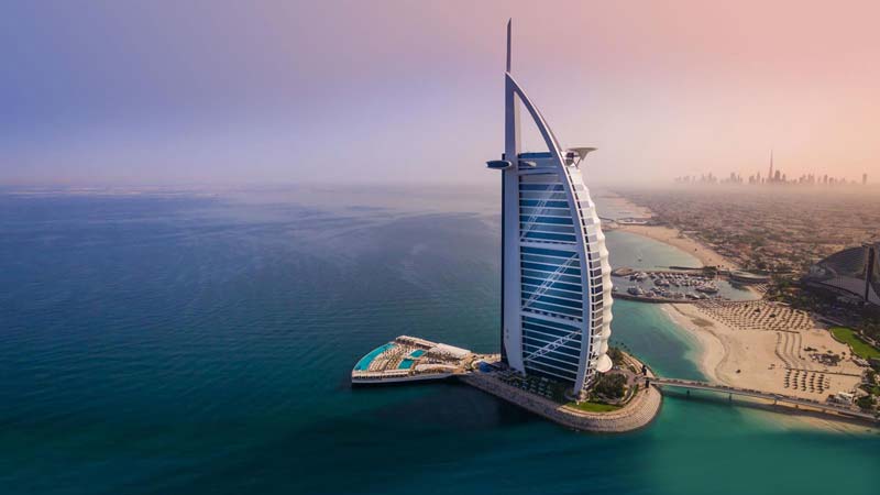 برج العرب دبی در حاشیه خلیج فارس