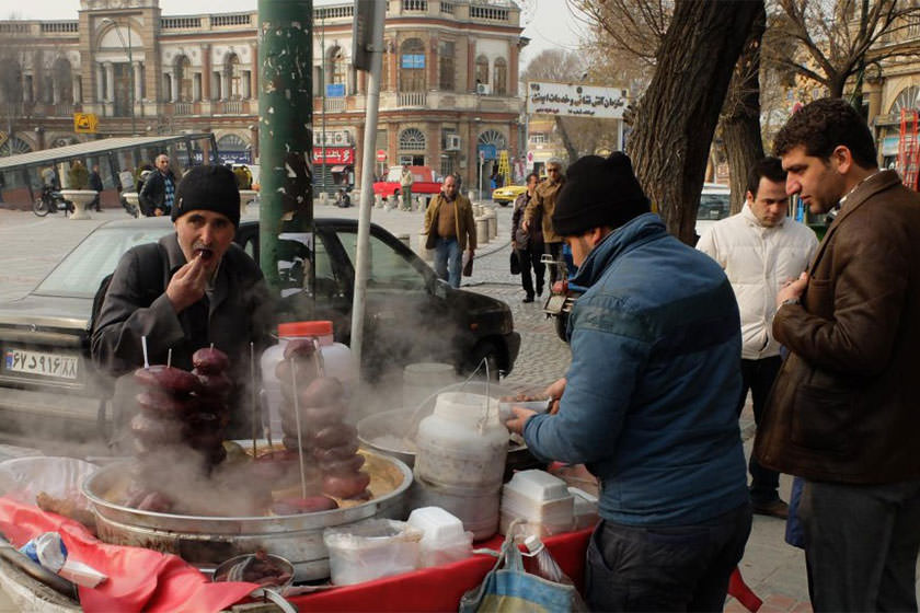 خوشمزه‌ترین خوراکی‌های خیابانی تهران؛ از لبو تا گوجه سبز