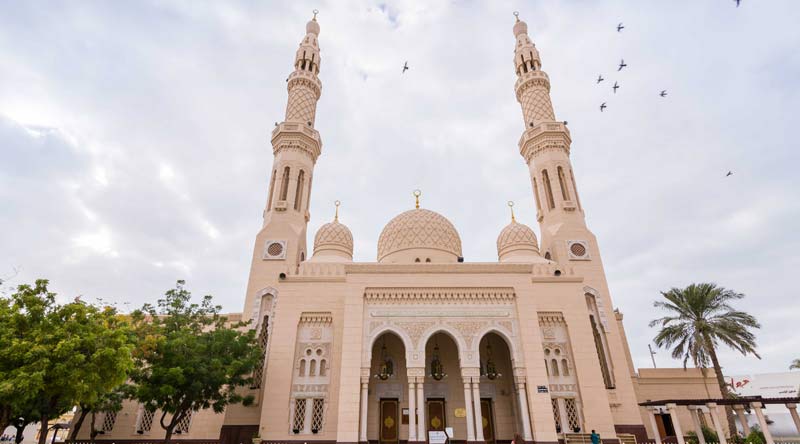 مناره و گنبد سفید مسجد جمیرا دبی