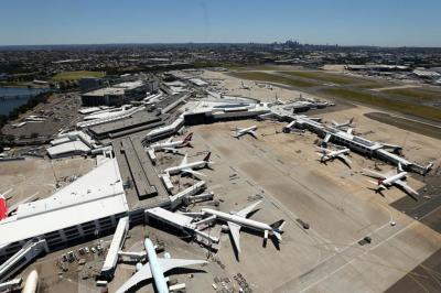 اشیا جامانده فرودگاه سیدنی حراج می‌شود | از امضای مسی تا شمشیر جنگ ستارگان