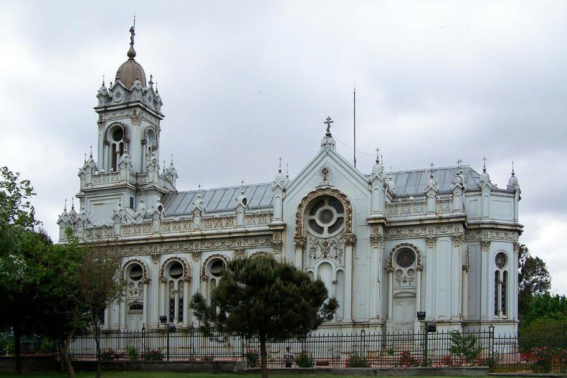 نمای سفید رنگ کلیسای بلغاری سنت استفان