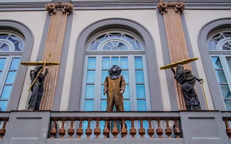 مجسمه قضانورد در موزه و تئاتر دالی
