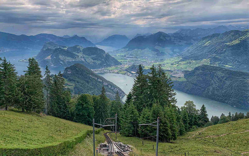 مسیر ریلی جنگلی در ارتفاعات سوئیس