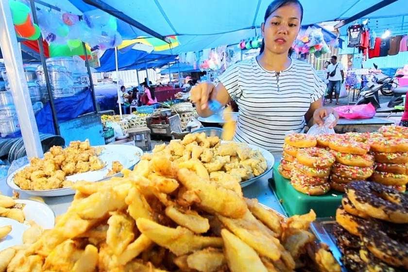 ۱۰ غذای خیابانی محلی که می‌توانید در بالی امتحان کنید