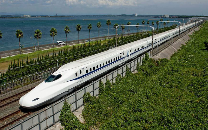 قطار لوکس و سریع السیر ژاپن